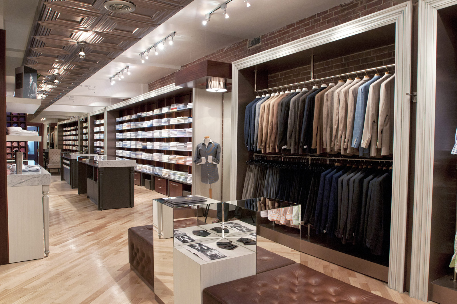 Discover the artisanal world of Saint Gregory tailoring at Arthur's store in Montréal.